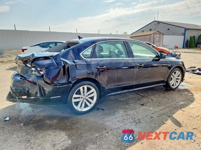 Trzecie zdjęcie samochodu z tyłu: 2018 VOLKSWAGEN PASSAT SE VIN:1VWBA7A37JC015907 - miniatura