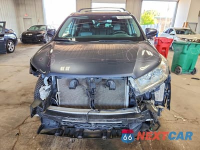 Piąte zdjęcie samochodu w środku: 2018 TOYOTA HIGHLANDER XLE VIN:5TDJZRFHXJS907753 - miniatura