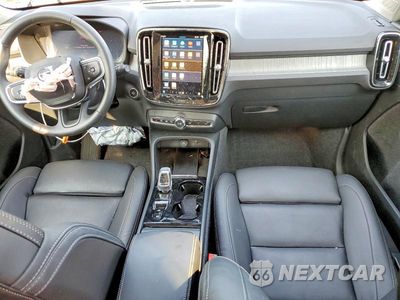Zdjęcie 8 z 13 samochodu: 2025 VOLVO XC40 PLUS VIN:YV4L12UC8S2531445 - miniatura