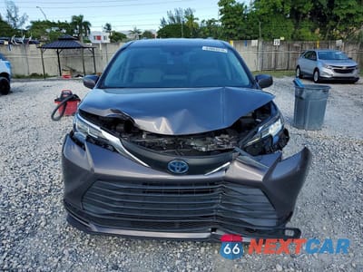 Piąte zdjęcie samochodu w środku: 2021 TOYOTA SIENNA LE VIN:5TDKRKECXMS073909 - miniatura