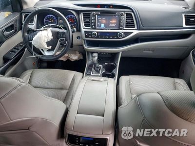 Zdjęcie 8 z 12 samochodu: 2019 TOYOTA HIGHLANDER LIMITED VIN:5TDYZRFH2KS295077 - miniatura
