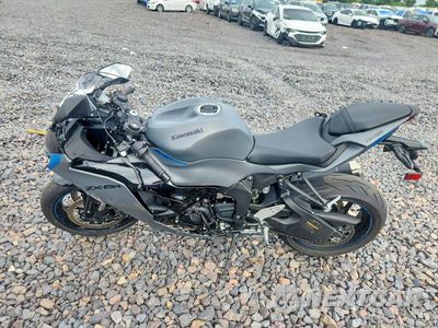 Trzecie zdjęcie samochodu z tyłu: 2025 KAWASAKI ZX636 K VIN:JKBZXJJ19SA029192 - miniatura