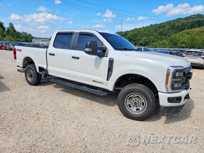 Czwarte zdjęcie samochodu z boku: 2023 FORD F350 SUPER DUTY VIN:1FT8W3BT0PEC98251 - miniatura