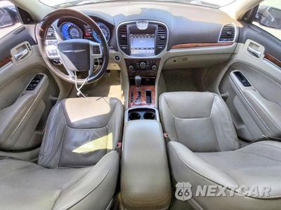 Zdjęcie 8 z 12 samochodu: 2011 CHRYSLER 300C VIN:2C3CK6CTXBH569506 - miniatura