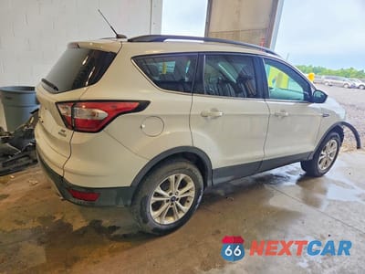 Trzecie zdjęcie samochodu z tyłu: 2018 FORD ESCAPE SE VIN:1FMCU0GD4JUA58709 - miniatura