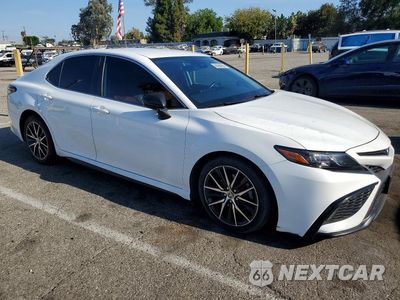 Czwarte zdjęcie samochodu z boku: 2021 TOYOTA CAMRY SE VIN:4T1G11AK3MU548652 - miniatura