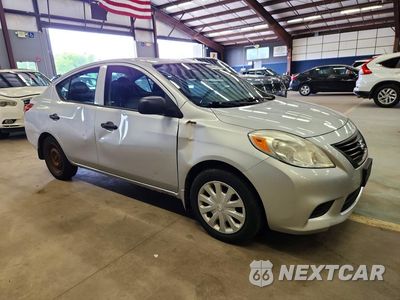 Czwarte zdjęcie samochodu z boku: 2013 NISSAN VERSA 1.6 S VIN:3N1CN7AP1DL842991 - miniatura