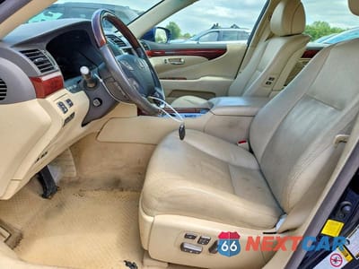 Zdjęcie 7 z 12 samochodu: 2012 LEXUS LS 460 VIN:JTHCL5EF3C5014169 - miniatura