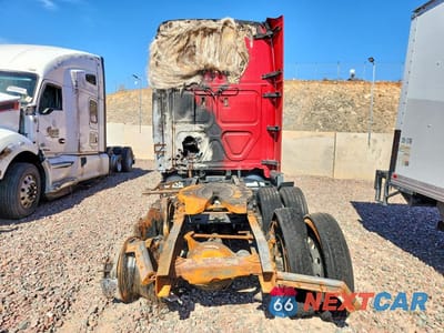 Zdjęcie 6 z 13 samochodu: 2018 FREIGHTLINER CASCADIA 125 SEMI TRUCK VIN:3AKJGLDR8JSJE9338 - miniatura