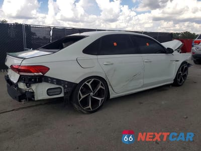 Trzecie zdjęcie samochodu z tyłu: 2021 VOLKSWAGEN PASSAT R-LINE VIN:1VWMA7A31MC012031 - miniatura