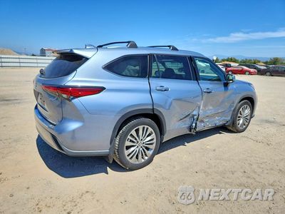 Trzecie zdjęcie samochodu z tyłu: 2022 TOYOTA HIGHLANDER PLATINUM VIN:5TDFZRBHXNS214456 - miniatura