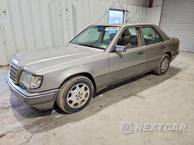 1995 MERCEDES-BENZ E 320 BASE WDBEA32E8SC225845 - główne zdjęcie licytacji z USA - miniatura