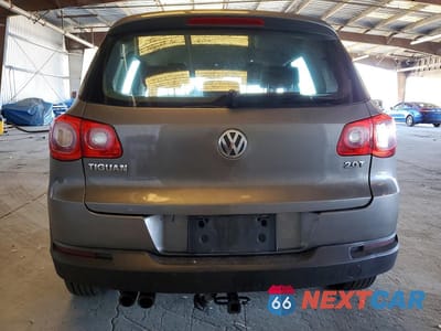 Zdjęcie 6 z 13 samochodu: 2011 VOLKSWAGEN TIGUAN S VIN:WVGAV7AX0BW529728 - miniatura
