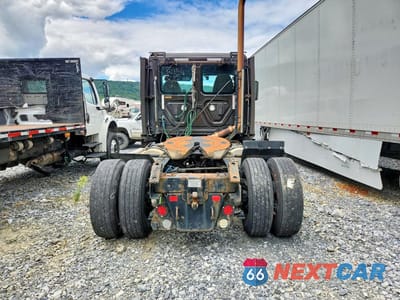 Zdjęcie 6 z 13 samochodu: 2017 FREIGHTLINER CASCADIA 113 SEMI TRUCK VIN:1FUBGBDVXHLHH2528 - miniatura