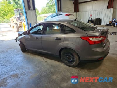 Drugie zdjęcie samochodu z przodu: 2014 FORD FOCUS S VIN:1FADP3E2XEL291420 - miniatura