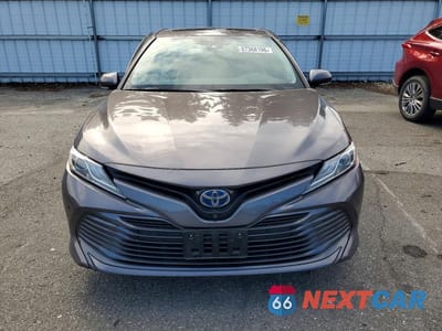 Piąte zdjęcie samochodu w środku: 2019 TOYOTA CAMRY HYBRID XLE VIN:4T1B21HKXKU010816 - miniatura