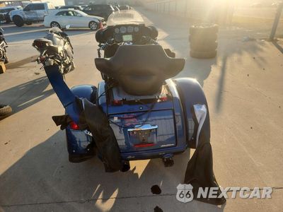 Czwarte zdjęcie samochodu z boku: 2018 HARLEY-DAVIDSON FLHTCUTG 115TH ANNIVERSARY TRI GLIDE ULTRA VIN:1HD1MDD12JB853720 - miniatura