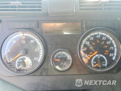 Zdjęcie 9 z 14 samochodu: 2016 FREIGHTLINER CASCADIA 125 SEMI TRUCK VIN:3AKJGLD5XGSHE3745 - miniatura