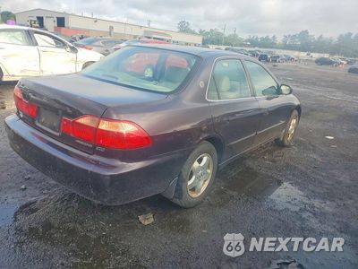Trzecie zdjęcie samochodu z tyłu: 1998 HONDA ACCORD EX VIN:1HGCG1657WA070570 - miniatura