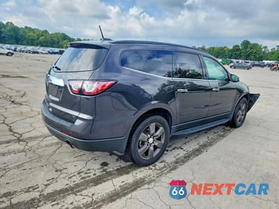 Trzecie zdjęcie samochodu z tyłu: 2017 CHEVROLET TRAVERSE LT VIN:1GNKVHKD9HJ252335 - miniatura