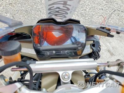 Zdjęcie 7 z 10 samochodu: 2019 DUCATI PANIGALE V4 VIN:ZDMDAGNW9KB011109 - miniatura