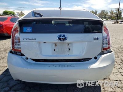 Zdjęcie 6 z 12 samochodu: 2012 TOYOTA PRIUS FOUR VIN:JTDKN3DU3C5497111 - miniatura