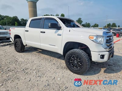 Czwarte zdjęcie samochodu z boku: 2017 TOYOTA TUNDRA SR5 VIN:5TFDY5F17HX637381 - miniatura