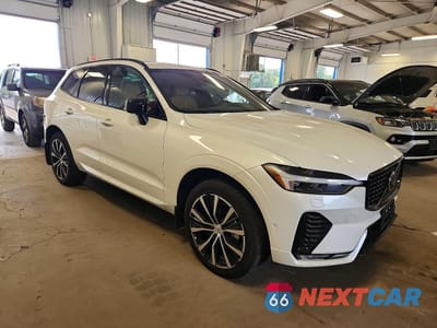Czwarte zdjęcie samochodu z boku: 2024 VOLVO XC60 ULTIMATE VIN:YV4L12RM5R1814810 - miniatura