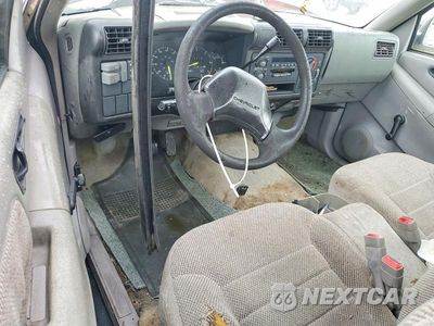 Zdjęcie 8 z 12 samochodu: 1995 CHEVROLET S-10 VIN:1GCCS14Z8R8112436 - miniatura