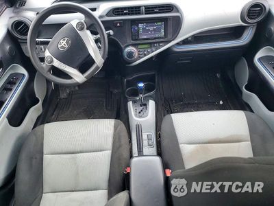 Zdjęcie 8 z 12 samochodu: 2012 TOYOTA PRIUS C TWO VIN:JTDKDTB36C1521437 - miniatura