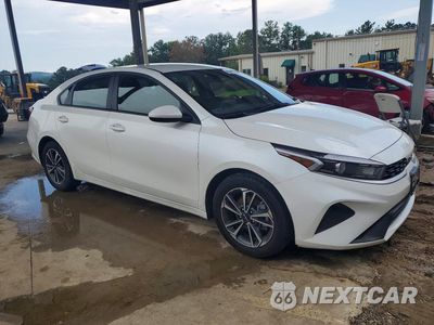Czwarte zdjęcie samochodu z boku: 2024 KIA FORTE LXS VIN:3KPF24AD7RE798479 - miniatura