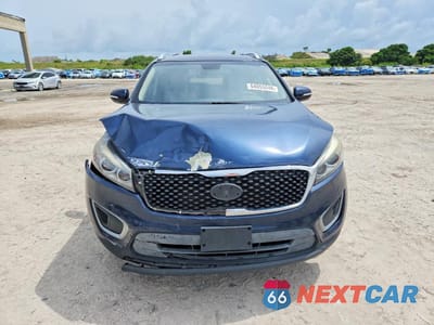 Piąte zdjęcie samochodu w środku: 2017 KIA SORENTO LX VIN:5XYPG4A33HG280075 - miniatura