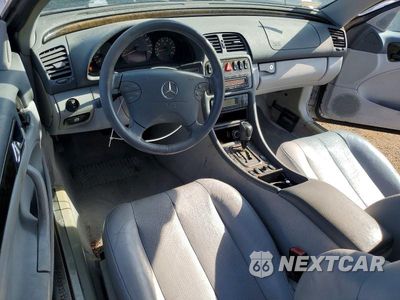 Zdjęcie 8 z 13 samochodu: 2001 MERCEDES-BENZ CLK 430 VIN:WDBLK70GX1T056443 - miniatura
