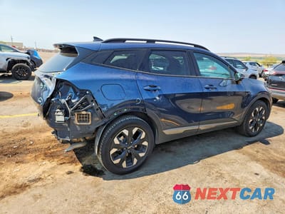 Trzecie zdjęcie samochodu z tyłu: 2023 KIA SPORTAGE X-LINE PRESTIGE VIN:KNDPZDAH4P7065189 - miniatura