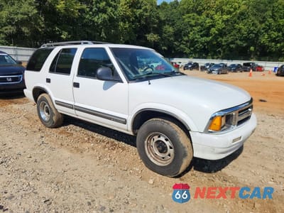 Czwarte zdjęcie samochodu z boku: 1996 CHEVROLET BLAZER VIN:1GNCS13W1T2187990 - miniatura