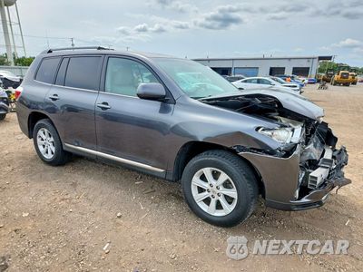 Czwarte zdjęcie samochodu z boku: 2013 TOYOTA HIGHLANDER SE VIN:5TDBK3EH2DS245467 - miniatura