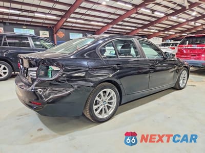 Trzecie zdjęcie samochodu z tyłu: 2017 BMW 320 XI VIN:WBA8A3C55HK691192 - miniatura