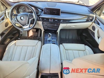 Zdjęcie 8 z 12 samochodu: 2017 BMW X5 XDRIVE35I VIN:5UXKR0C5XH0V49639 - miniatura