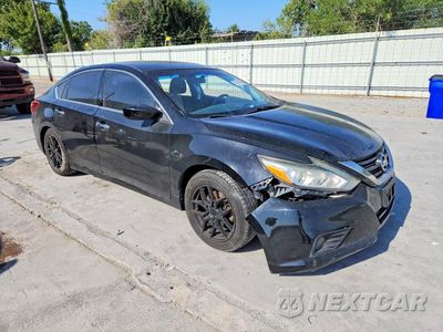 Czwarte zdjęcie samochodu z boku: 2018 NISSAN ALTIMA 2.5 SV VIN:1N4AL3AP7JC271815 - miniatura