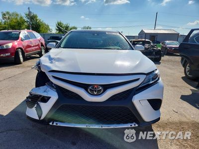 Piąte zdjęcie samochodu w środku: 2018 TOYOTA CAMRY SE VIN:JTNB11HK0J3002523 - miniatura