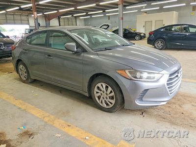 Czwarte zdjęcie samochodu z boku: 2017 HYUNDAI ELANTRA SE VIN:KMHD74LF8HU099445 - miniatura
