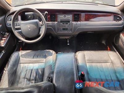 Zdjęcie 8 z 12 samochodu: 2010 LINCOLN TOWN CAR EXECUTIVE L VIN:2LNBL8EV3AX752793 - miniatura