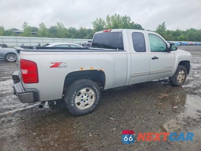Trzecie zdjęcie samochodu z tyłu: 2011 CHEVROLET SILVERADO K1500 LT VIN:1GCRKSE31BZ205888 - miniatura