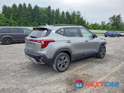 Trzecie zdjęcie samochodu z tyłu: 2024 KIA SELTOS S VIN:KNDEUCAA7R7540923 - miniatura