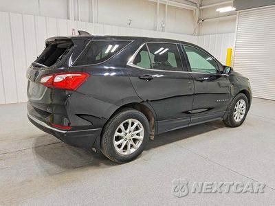 Trzecie zdjęcie samochodu z tyłu: 2020 CHEVROLET EQUINOX LT VIN:2GNAXJEV9L6211128 - miniatura
