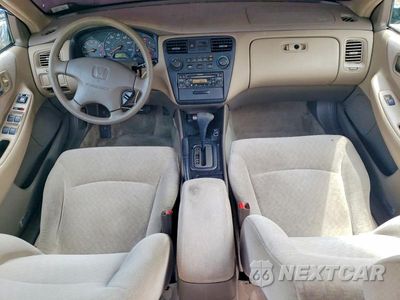 Zdjęcie 8 z 12 samochodu: 2002 HONDA ACCORD LX VIN:1HGCG56442A141247 - miniatura