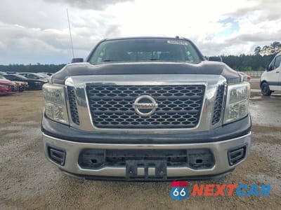 Piąte zdjęcie samochodu w środku: 2017 NISSAN TITAN S VIN:1N6AA1EK3HN521579 - miniatura