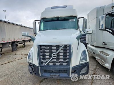 Piąte zdjęcie samochodu w środku: 2020 VOLVO VNL SEMI TRUCK VIN:4V4NC9EHXLN228504 - miniatura