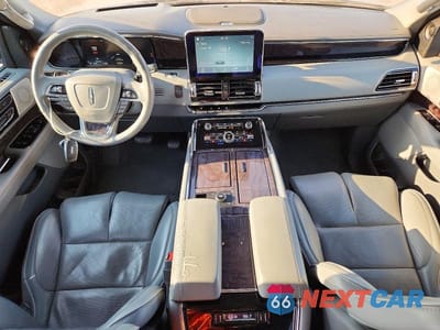 Zdjęcie 8 z 13 samochodu: 2019 LINCOLN NAVIGATOR RESERVE VIN:5LMJJ2LT1KEL08103 - miniatura
