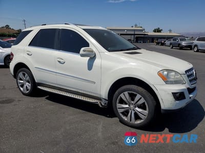 Czwarte zdjęcie samochodu z boku: 2009 MERCEDES-BENZ ML 350 VIN:4JGBB86E39A530700 - miniatura